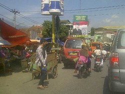 Bikin Macet Saat Mudik, Pasar Tegal Gubuk Cirebon Ditertibkan Polisi