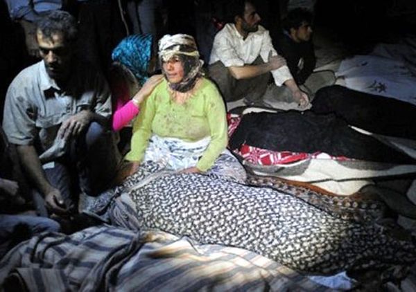Gempa Guncang Iran, 220 Orang Tewas