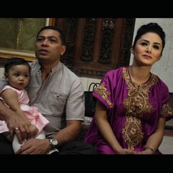 Raul Lemos dan KD Biasakan Amora Mendengar Orang Mengaji