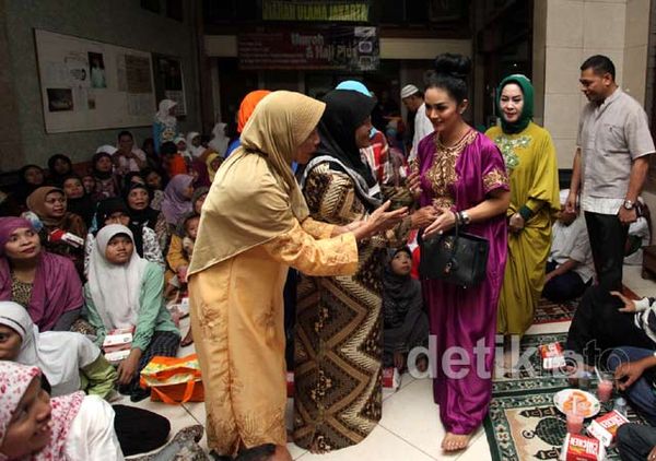 Raul Lemos & Krisdayanti Buka Bersama Santri