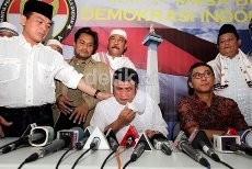 Mahasiswa Denpasar Demo Rhoma Irama Soal Ceramah SARA