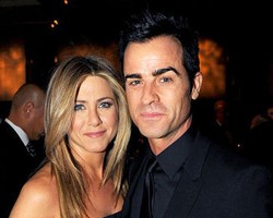 Jennifer Aniston & Justin Theroux Resmi Tunangan