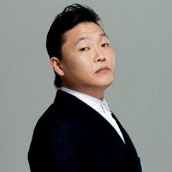 Psy Rahasiakan Pertemanan dengan Park Ji Sung