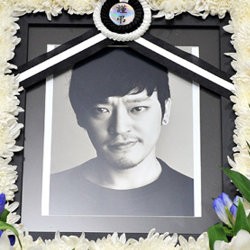 Kecelakaan Motor, Aktor Korea Lee Seung Gyu Meninggal Dunia