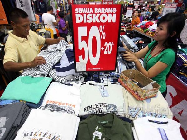 Pusat Perbelanjaan Banjir Diskon