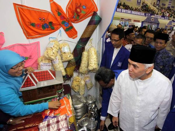 Hatta Buka Pasar Anak Negeri di Palembang