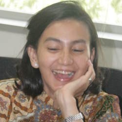 Gugat Cerai Suami, Wanda Hamidah Masih Pakai Cincin Kawin