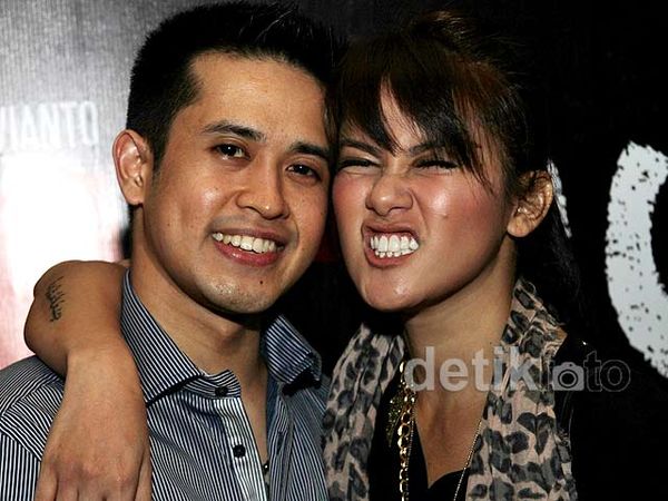 Dipeluk Aufar, Olla Ramlan Pasang Muka Jelek