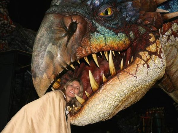 Heidi Klum Digigit Naga