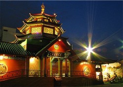 Ada Masjid Mirip Klenteng di Surabaya