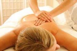 4 Teknik Pijatan yang Bisa Bikin Wanita Bergairah