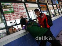 Terminal Kampung Rambutan Sepi Pemudik