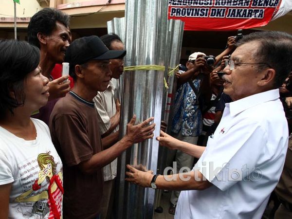 Korban Kebakaran Tambora Dapat Bantuan Seng