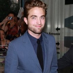 Keluar dari Persembunyian, Robert Pattinson Hadiri Premiere Cosmopolis
