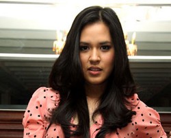 Gaya Busana Raisa, yang Penting Nyaman Tak Tergantung Merek