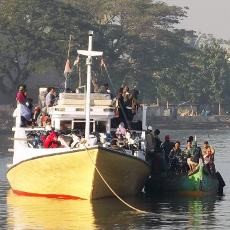 Puncak Arus Mudik ke Pulau Raas, 11 Perahu Motor Dikerahkan