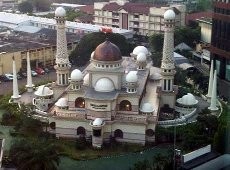 Masjid Al-Kautsar, Penyejuk di Markas Polisi