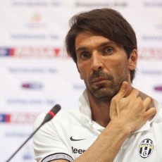 Teken Kontrak Baru, Buffon Bakal Dapat Pemotongan Gaji?