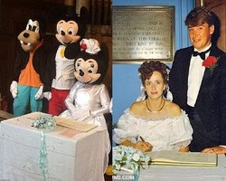 Unik! Rayakan Ultah Pernikahan, Pasangan Dandan Seperti Mickey & Minnie 