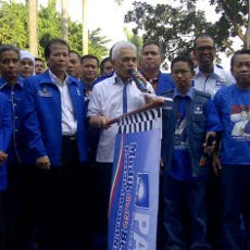 Hatta Rajasa Lepas 10 Ribu Pemudik 