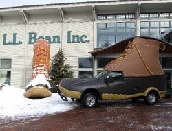 Wow! Mobil Sepatu Bot Raksasa