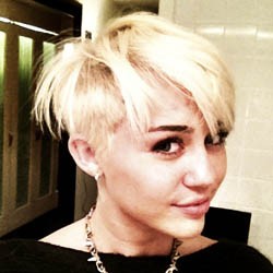 Rambut Cepak Miley Cyrus