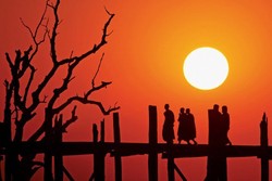 4 Tempat Terbaik untuk Melihat Sunset Paling Dramatis