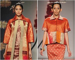 Benang Emas Konsisten Hiasi Baju Adat Sumatra