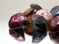 Kemilau Legit Berlian Cokelat