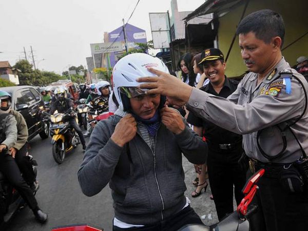 Helm Gratis untuk Pemudik