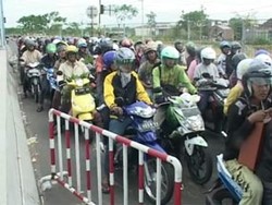 Puncak Toron Lewat Jembatan Suramadu Diprediksi H-2
