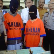 Curi Uang Perusahaan Rp 6 M, Karyawati Belanja 5 Mobil dan 6 Bus