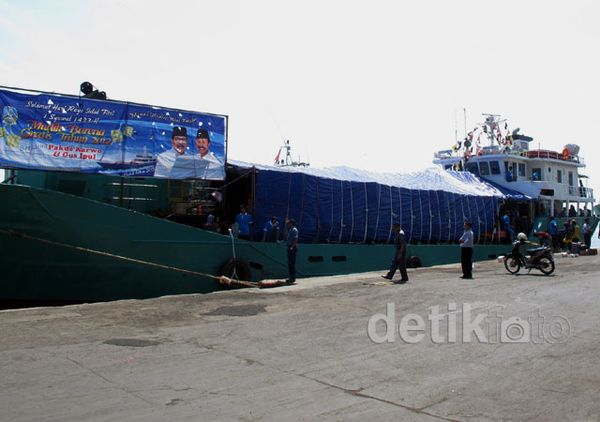Kapal Barang Disulap Jadi Kapal Penumpang