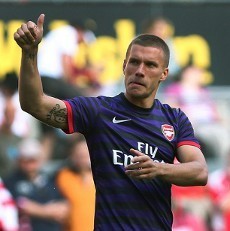 Mertesacker Siap Bantu Proses Adaptasi Podolski