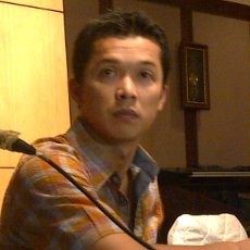 Taufik Hidayat Gantung Raket
