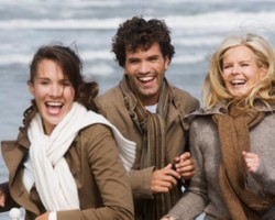 Trik Menghadapi Kekasih yang Punya Banyak Teman Wanita