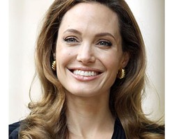 8 Selebriti Ini Rajin Beramal, Yuk Ikuti Jejak Mereka