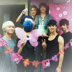 Niel Rayakan Ulang Tahun Bareng Teen Top