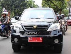 Resmi Jadi Mobil Dinas Jokowi, Warga Solo Serahkan Kunci Esemka