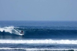 7 Pantai di Indonesia Untuk Surfing Seru