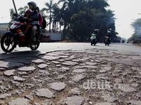 Jalan Rusak Ancam Pemudik