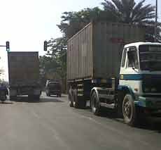 Awas! Kawasan Kalianak Masih Dipadati Truk