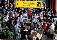 Bandara Soekarno-Hatta Ramai Pemudik