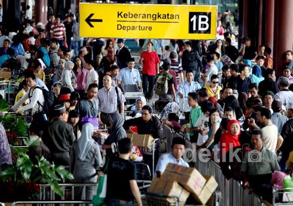 Bandara Soekarno-Hatta Ramai Pemudik