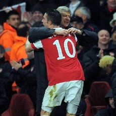 Wenger Tak Punya Pilihan Selain Lepas RvP