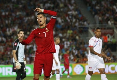 Portugal Kalahkan Panama 2-0