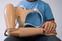 Kaki dan Tangan Palsu Diubah Jadi Karya Seni untuk Dipamerkan