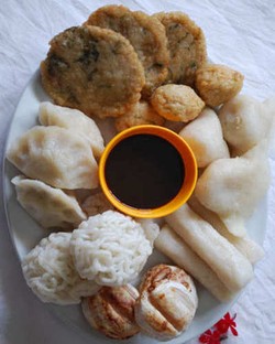 Pempek Ini Bikin Lidah Bergoyang dan Perut Kenyang