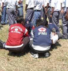 Belasan Pelajar Situbondo Ambruk Saat Upacara 17-an