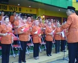 Paduan Suara Masjid Cheng Hoo Warnai Upacara 17-an Warga Tionghoa